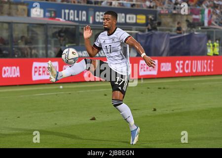 Bologne, Italien. 04.. Juni 2022. Benjamin HENRICHS (GER), Aktion, Einzelaktion, Einzelbild, Ausschnitt, Ganzkörperaufnahme, Vollfigur Fußball UEFA Nations League, Gruppenphase 1. Spieltag Italien (ITA) - Deutschland (GER) 1-1, am 4.. Juni 2022, Renato Dall `Ara Stadium Bologne Credit: dpa/Alamy Live News Stockfoto